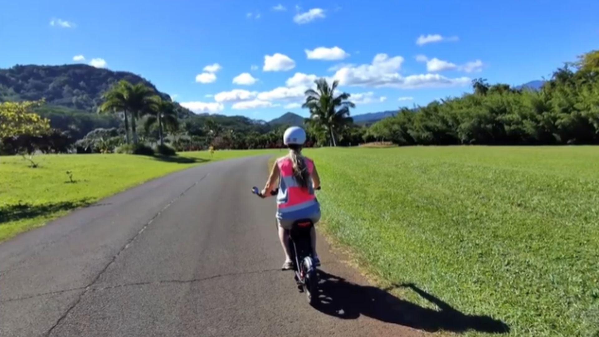 Real VoroMotors customer riding her EMOVE RoadRunner electric scooter around Oahu, HI